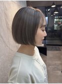 赤みレスなグレージュカラーで叶える、柔らかボブスタイル