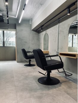 ナインヘアー(NINE HAIR)の写真/《勾当台公園駅徒歩3分》自然光が差し込む落ち着いた雰囲気の癒し空間☆親身な接客で貴方のお悩み解決Salon