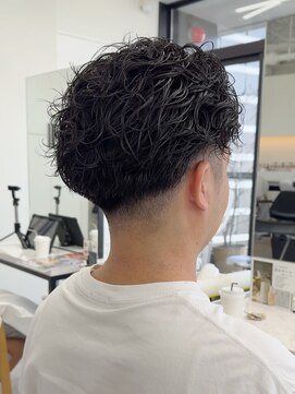 ビューナゴヤ 名駅(VIEW NAGOYA) メンズ/サーフカール/刈り上げセンターパート/波巻きツイスパ