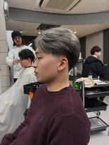 ハイセンス(HISENSE)&nbsp;メンズバーバースタイルテーパーフェードセンターパート【GIA】
