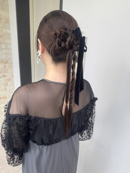 RAU. ベージュカラー/ブリーチなしダブルカラー/ヘアセットの写真/【ヘアセット】結婚式やイベントに◎特別な日はプロの技で華やかに。服装に合わせた崩れにくいスタイル♪