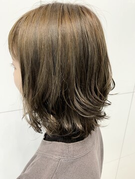 サロンドユー ベルポート本店(SALON DE U) 明るいグレージュにカラーハイライト☆