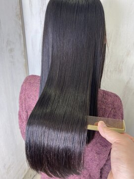 アンフィドットドゥルドゥ(AnFye.dueldo) AnFye.dueldo パーマの失敗でゴワゴワの髪をビビリ矯正で艶髪