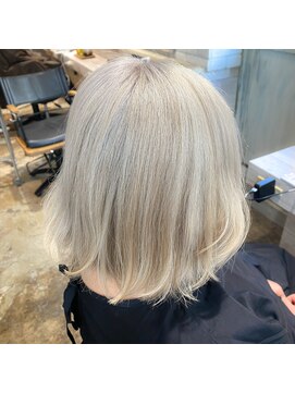 シン(shin) 40代、50代もケーブリーチでホワイトベージュ【shin】