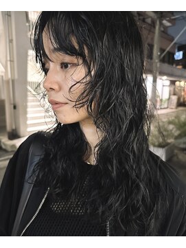 ロッソサンテ(rosso sante) 黒髪ウルフパーマ