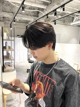 キートス(Kiitos) 前下がりセンターパート