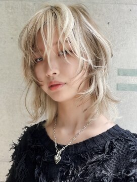 キャロルガーデンズ ボコカ 表参道(Carroll Gardens bococa) 【azu】ブリーチカラー.ダブルカラー.デザインカラー.ベージュ