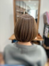 圧倒的な透明感と艶を叶えるイルミナ・アディクシーカラー導入。赤みを抑えて洗練された色味に