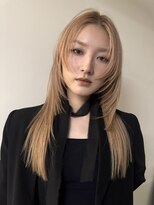 イェン(Yen.)&nbsp;レイヤーカットハッシュカットミルクティーベージュカラー