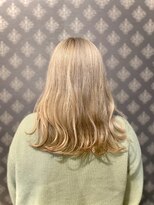 スーリールアドラーブルヘア(Sourire Adorable Hair)&nbsp;ホワイトシルバーベージュ