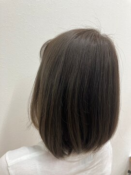 キラリ(kirari) 透明感のあるモノグレージュ