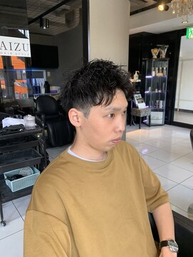 アイズ 海老名(AIZU) スパイキーショートツイストパーマショートアップバングフェード