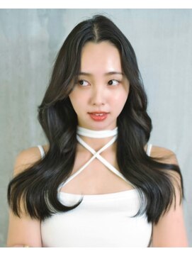 ロンプ(romp) レイヤーカット/モテ髪/くびれカット/艶カラー/前髪似合わせ