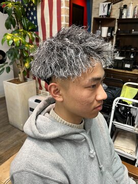 メンズグルーミングナンバーナイン(MEN'S GROOMING NUMBER NINE) ホワイトメッシュ/ツイスパ/フェードカット/U24学割