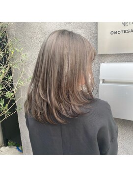 オグジュアリー 表参道(aux.) ミディアムハイレイヤー