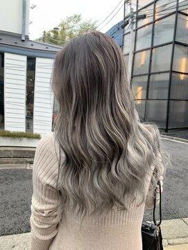 マスカリ(muscali) くびれヘア#ハイライトカラー#ホワイトグレージュb1