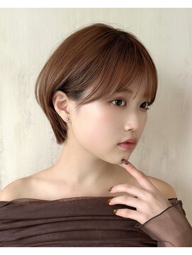 アフロート ルヴア(AFLOAT RUVUA) 《岩田莉奈》ハイライトで白髪ぼかし★くびれショートボブ　新宿