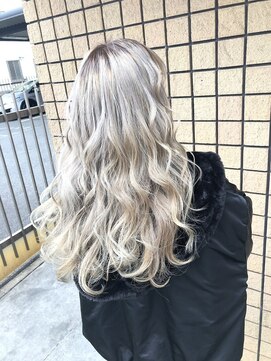 salon de MiLK 札幌大通店【サロン ド ミルク】 ケアブリーチでダメージを防ぐホワイトアッシュ