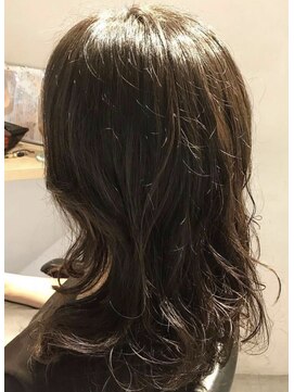 リコモ(Likkle More) 巻き髪　グレーアッシュ　担当小林　【十条　美容室　リコモ】