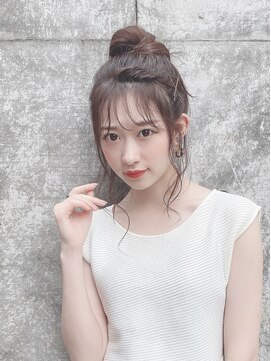 ブルーダー(Bruder) アップスタイル　お団子ヘア　ヘアアレンジ  おくれ毛