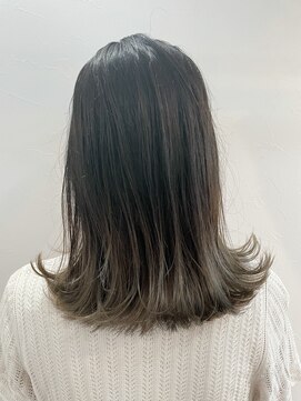 フース(Hus) 裾カラー　グレーカラー