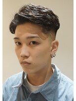 フリーク バーバーショップ 都島店(FREAK BARBER SHOP) 大人紳士スタイル　ナチュラルピンパーマ　スキンフェード