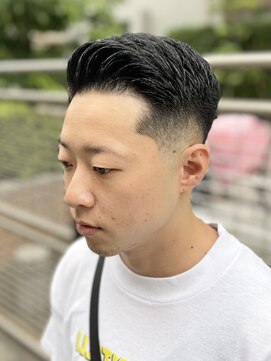 刈部倶楽舞 スキンフェード/サイドパート　フェード/七三/黒髪/ビジネス