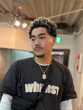 ビーバイエイトジェンツ(Bee by EIGHT GENTS) ニュアンスパーマ/スペインカール/スパイキーショート