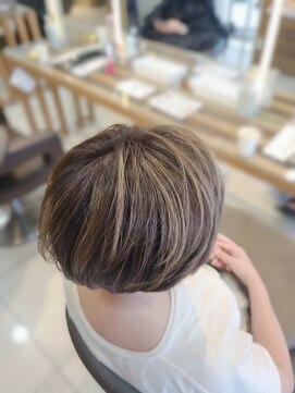 ロハスバイケンジ(LOHAS by KENJE) 小田急相模原で叶う立体感白髪ぼかしハイライト