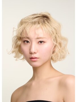 ヴィサージュプラス(VISAGE plus) 透明感×抜け感の「ウェービーボブ」スタイル