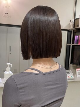 シェノン バイ アランスミシー 表参道(CHAINON by Alan smithee) タッセルボブ 切りっぱなしボブ 縮毛矯正 黒髪ボブ