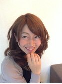大人美人斜めバング耳かけ巻き髪セレブパーマ毛先丸みパーマ