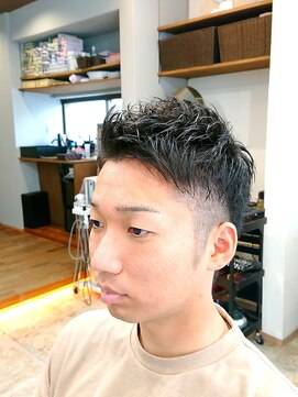 メンズヘアーモネ(men's hair MONE) ソフモヒ風・黒髪アップバング