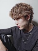 スーツ短髪ツーブロック束感モテる黒髪シークレットパーマ流行