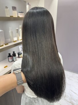 エレノア アネックス銀座(Eleanor) 縮毛矯正とオリーブグレージュカラーで一味違うヘアスタイル