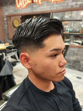 フォーコーナーズカットショップスリーセント 栄(FourCornersCutShop 3/cent) サイドパート/フェードカット/スキンフェード