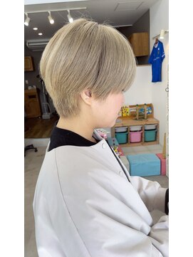 オリビアヘアー(OLIVIA HAIR) ショート×ブロンドで立体感ヘア