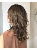 透明感ベージュ