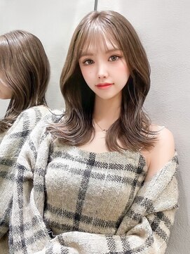 スイ(suii.) 色気ヘルシーな女子に"くびれミディアム×ミルクティーベージュ"