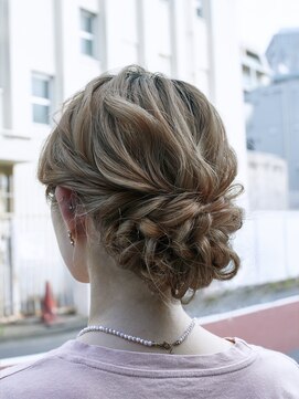 クロリス(Chloris) ゆるふわ編み込みシニョン