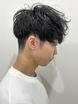 ヒュイル バイ ニアウ(Hwyl by Niau)&nbsp;メンズマッシュパーマシャドウパーマニュアンスパーマ眉毛