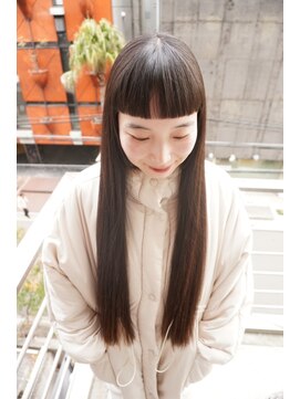 シィーム(cime) 前髪ぱっつんとスーパーロング