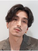 センターパートヘアニュアンスパーマフェザーパーマカルマパーマ