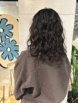 レジュアル(RESSUAL) 伸ばしかけも◎ ミディアム強めパーマ　スパイラルパーマ