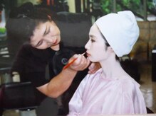 総合美容室トチタニの雰囲気(花嫁さんのメークしております。)