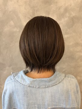 ブルー 青葉台(BLUE) 前下がり外ハネショートボブ