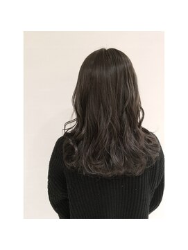 モードケイズエミュー(MODE K's eau) フェザーロング クラシカル アプリエ アッシュ グレイ