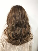 バズ ビー(BUZZ Bee)&nbsp;外国人風ハイライトオリーブベージュ