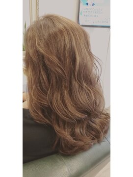 フローイング(Flowing) ベージュ×ハイライト