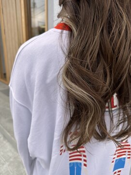 エス(es.) イヤリングカラーホワイトベージュ